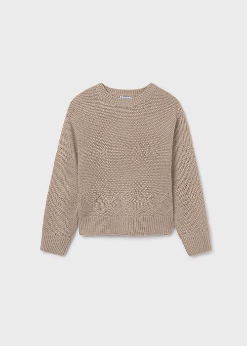Beiger Strickpullover für Mädchen auf hellem, neutralem Hintergrund.