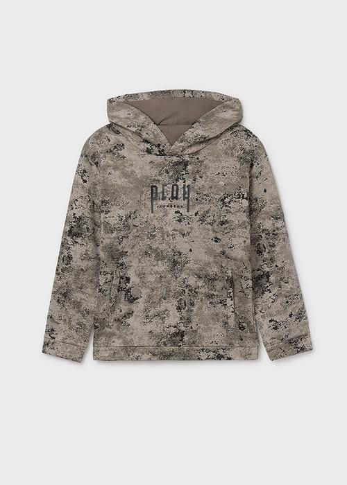 Kapuzenpullover in Grau-braun mit Camouflage-Muster auf hellem Hintergrund.