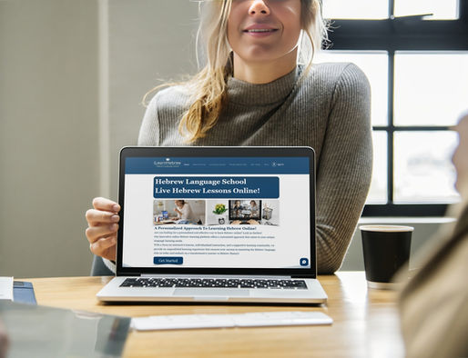 iLearnhebrew website on a laptop