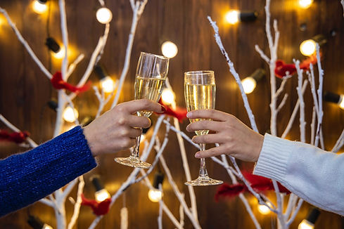 family-drinking-at-holiday-gatherings-toast-1.jpg