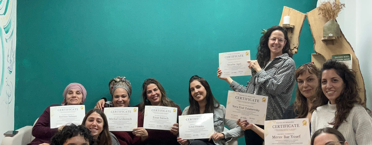 קבוצת נשים מחזיקות תעודות גמר, קורס מאי מזון