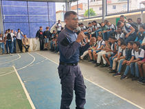 Guarda Municipal leva ação educativa sobre violência contra a mulher a escola municipal