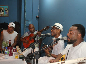 Samba, mais samba e pagode e cumbia para fechar a semana requebrando no palco da Casa da Mãe
