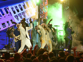 Seu Jorge faz história em Salvador com o Baile à La Baiana