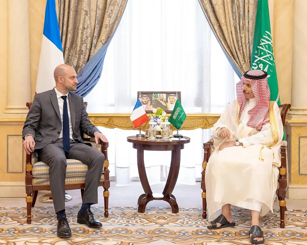 Le Ministre saoudien des Affaires Étrangères, le Prince Faisal Bin Farhan et son homologue français