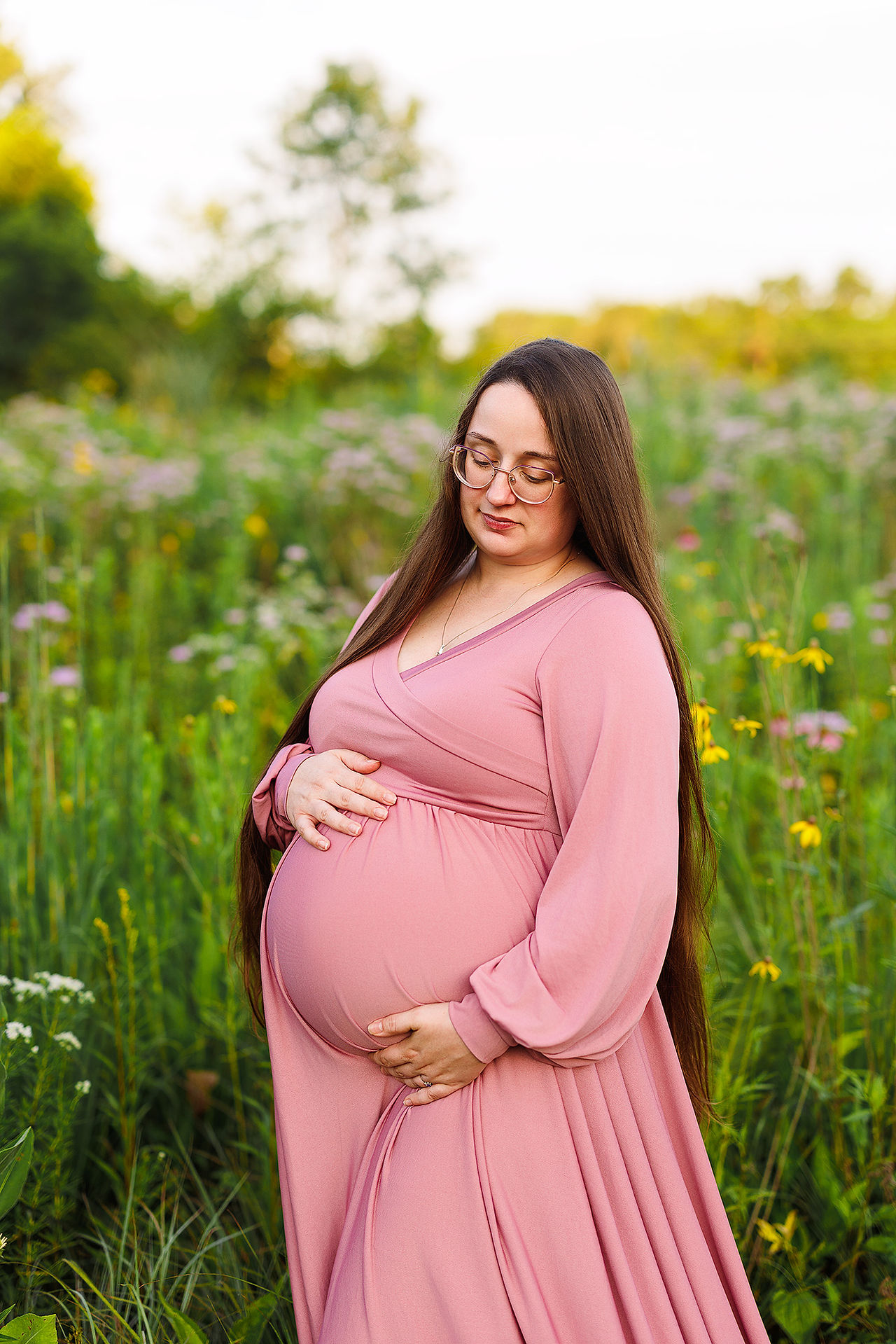 maternity session, maternity photography, maternity photographer, maternity photographer near me, maternity portraits, golden hour maternity session, golden hour, golden hour photographer near me, golden hour photography. wildflower session, wildflower maternity session, wildflower field