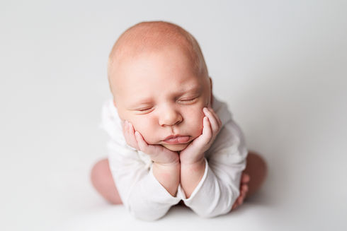 one month old baby pictures, newborn expressions, newborn session, newborn photography, newborn photographer, newborn photographer near me, newborn studio pictures, newborn session pictures, newborn session art, newborn sibling portraits, newborn family portraits, newborn family pictures, newborn pictures