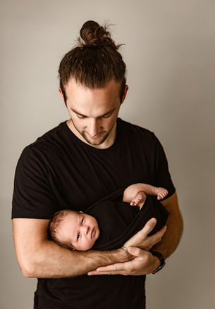 newborn photography, newborn parent posing, newborn parent pictures, newborn photographer,Noblesville newborn photographer, fishers newborn photographer, fortville newborn photographer, newborn photographer near me