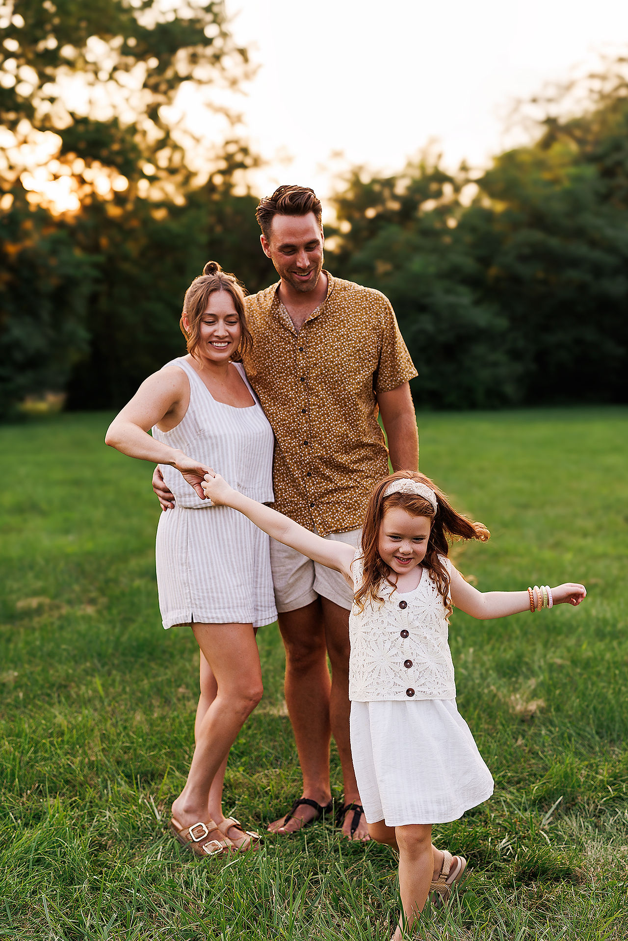 extended family session during sunset golden hour. Noblesville Indiana family photographer near me