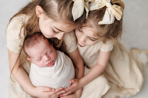 newborn family photographer, noblesville newborn photographer, fishers newborn photographer, top rated noblesville newborn photographer