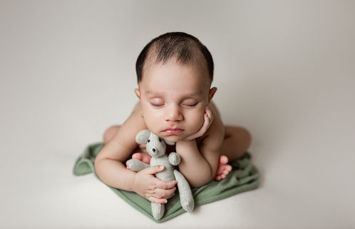 older baby newborn session, 6 week old newborn session, froggy pose with a stuffed animal, one handed froggy pose