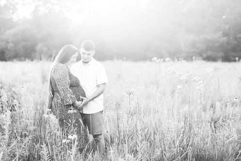 maternity session, maternity photography, maternity photographer, maternity photographer near me, maternity portraits, golden hour maternity session, golden hour, golden hour photographer near me, golden hour photography. wildflower session, wildflower maternity session, wildflower field
