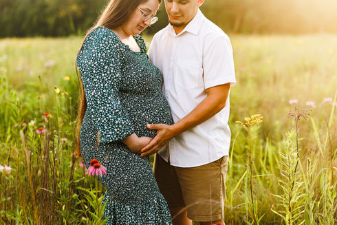 maternity session, maternity photography, maternity photographer, maternity photographer near me, maternity portraits, golden hour maternity session, golden hour, golden hour photographer near me, golden hour photography. wildflower session, wildflower maternity session, wildflower field