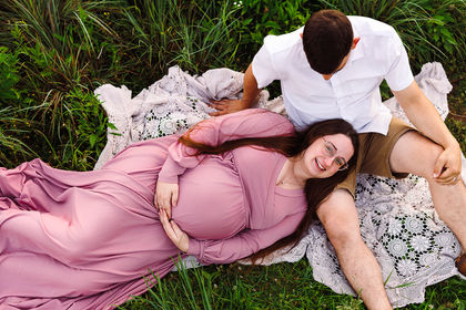 maternity session, maternity photography, maternity photographer, maternity photographer near me, maternity portraits, golden hour maternity session, golden hour, golden hour photographer near me, golden hour photography. wildflower session, wildflower maternity session, wildflower field