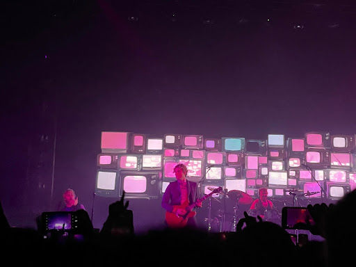 5 Seconds of Summer on stage in concert, 2022