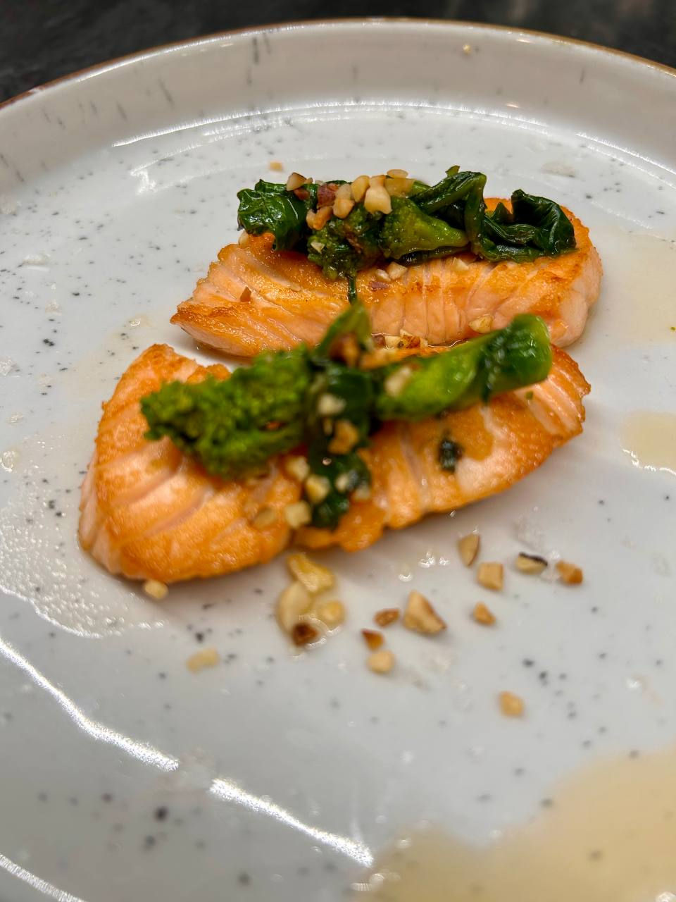 Salmone, nocciole cime di rapa (gluten free) image