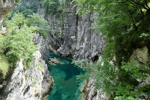 vecchia-strada-valcellina-ponte-tibetano-di-Barcis-escursione-facile-Friuli.jpeg