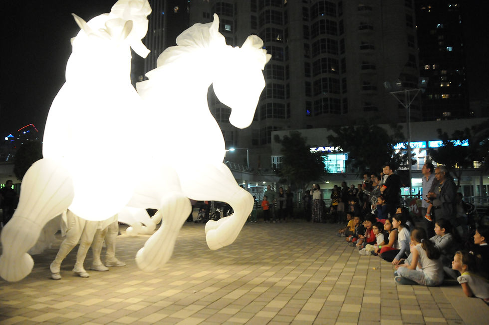 cie des Quidams "Fiers à Cheval"