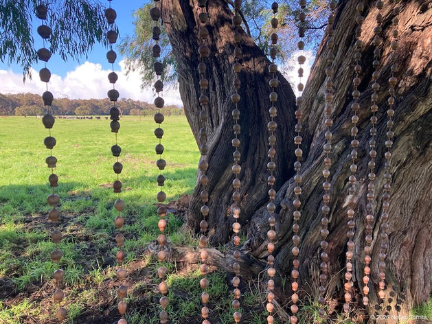 Japanese textile and fiber artist Noriko Tomita participated in The Farm Margaret River 2026 in Australia, and created 'When The Wind Blows': one is creating a sacred space inspired by a traditional Japanese certain Noren, and the other is a work "Textiles Created by Wind." 日本人テキスタイル・ファイバーアーティスト富田紀子がオーストラリアのアーティストインレジデンスThe Farm Margaret River 2026に参加、作品'When The Wind Blows'として、日本ののれんがモチーフの聖域と、”風によるテキスタイル”の2つを発表。