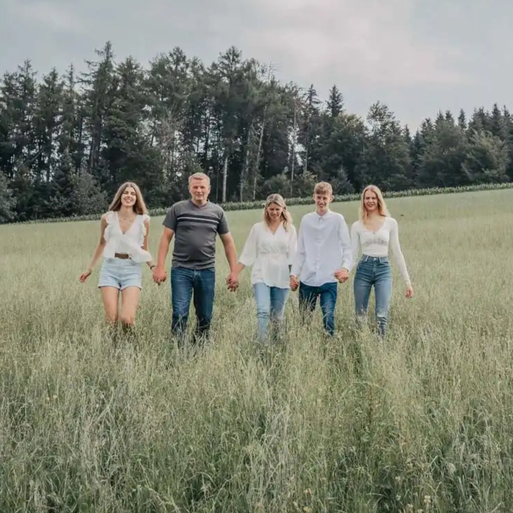 Rezension_Fotoshooting_Familie_Bauernhof_edited.jpg