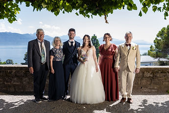 The couple with their loved ones on the esplanade, facing the lake
