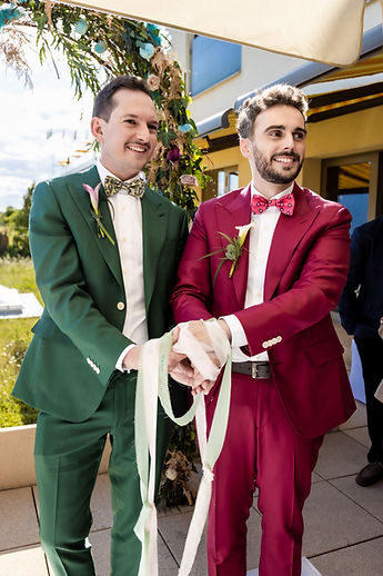 Loïc and Boris, hands bound by the ribbons