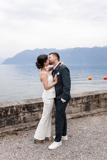 A kiss by the lake