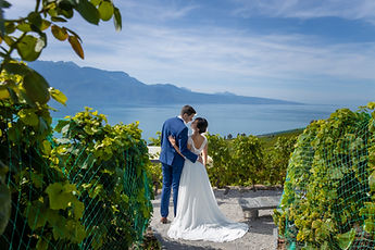 The newlyweds from behind in the Chexbres vineyards, facing Lake Geneva and the Alps