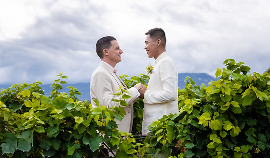 Fabien et Jayson face à face dans les vignes