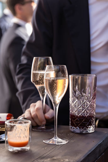 Detail: champagne flutes and cocktails