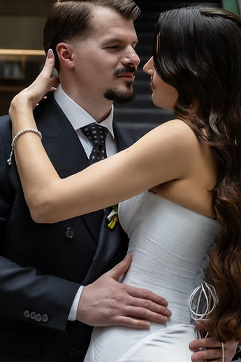 Close portrait: Albina holding Diamant's face