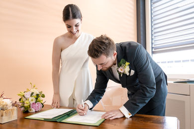 Instantané de mariage à Lausanne – Cérémonie intime avec ambiance chic et moderne.