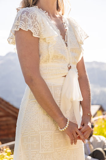Detail: Charlotte's outfit