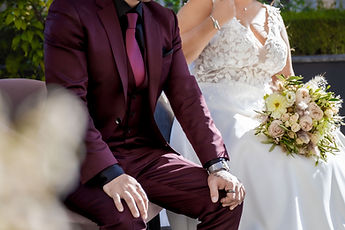 Detail: the couple seated, the bouquet on her lap