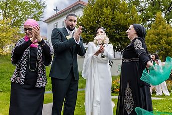 Marouan claps his hands, surrounded by guests