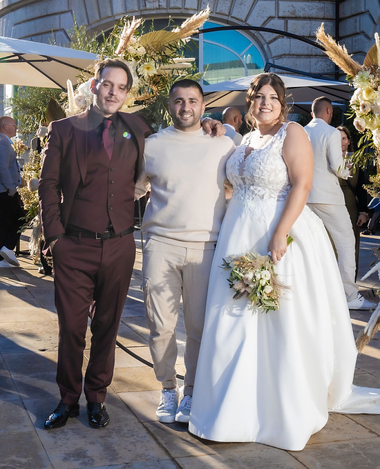 Israel Kocharian avec Sabrina et Idrisse, le jour de leur mariage au Lausanne Palace