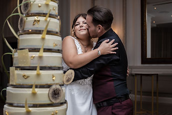A kiss in front of the cake