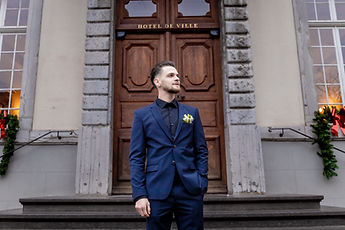 Portrait of Mersim in front of the door