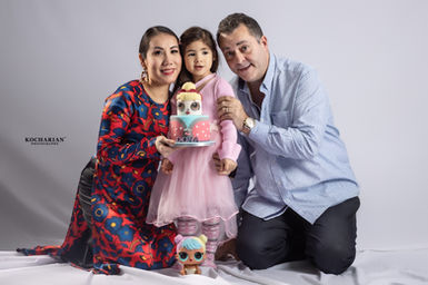 Séance photo en famille à Lausanne – Moment tendre entre parents et enfants.