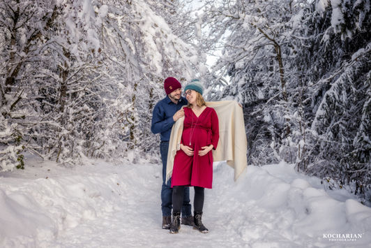 Cliché de femme enceinte à Lausanne – Moment intime capturé avec tendresse.