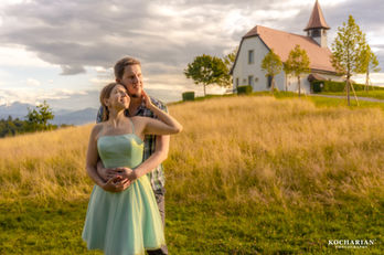 Portrait of a couple by the lake in Lausanne – A tender and authentic snapshot.