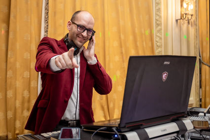 A friendly atmosphere at a corporate cocktail party in French-speaking Switzerland.