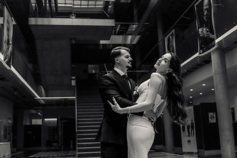 The couple in the lobby of the Hôtel Vatel, in black and white