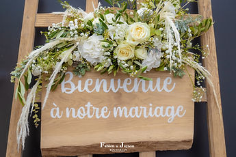 “Welcome to our wedding” sign