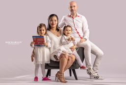 Famille réunie pour une séance photo – Souvenir inoubliable à Lausanne.