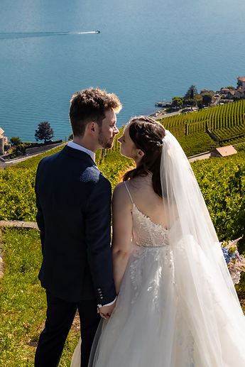 Lucie and Patrick face to face, Lake Geneva behind them
