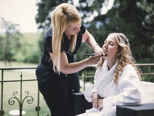 Make-up artist preparing a bride outdoors – D'Angelo Sabrina