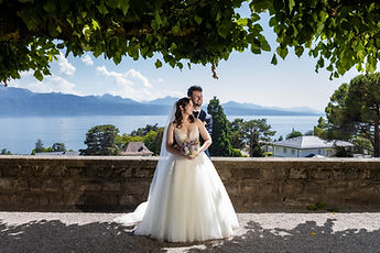 Lucie and Patrick beneath the foliage, with the lake behind
