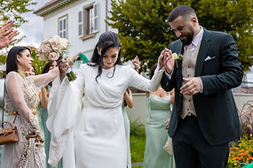 Leila et Marouan, quelques pas de danse devant leurs invités, à Lancy