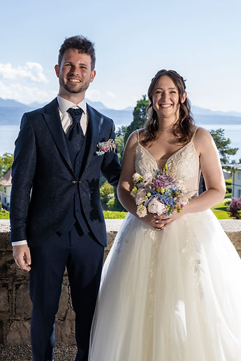 Lucie and Patrick smiling, the lake behind them